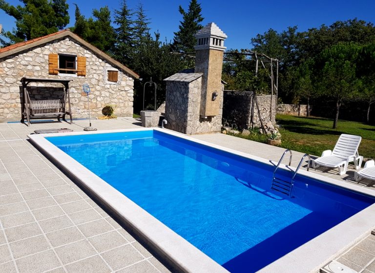 bazen_kamena_kuca_otok_krk
