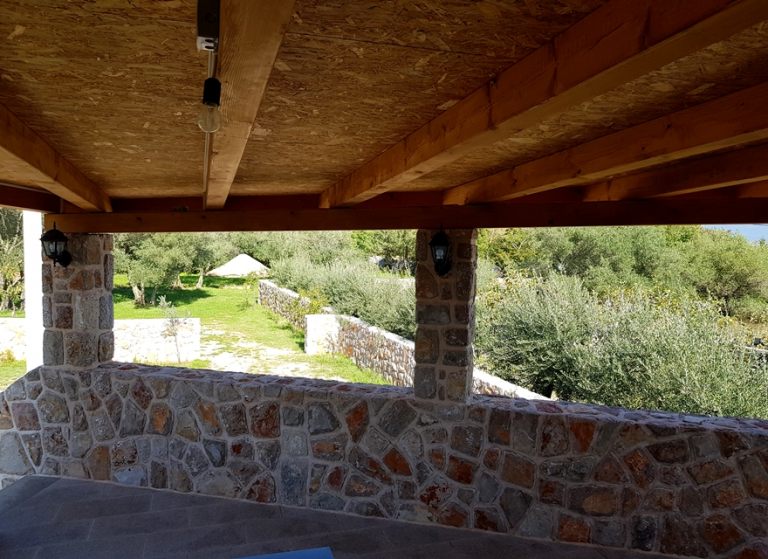 kamen_na_terasi_otok_krk