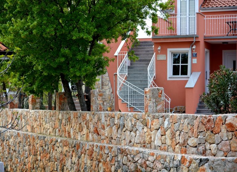 kameni-zid