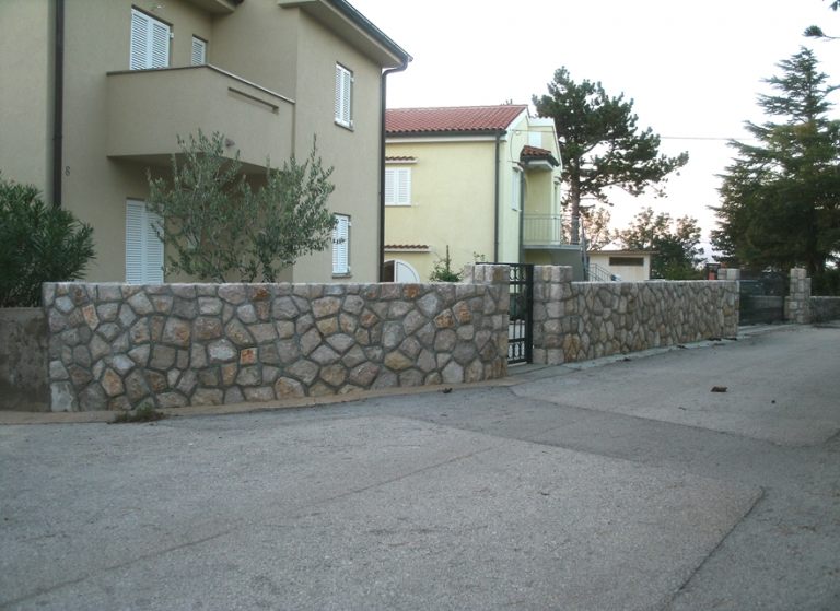 kameni-zid