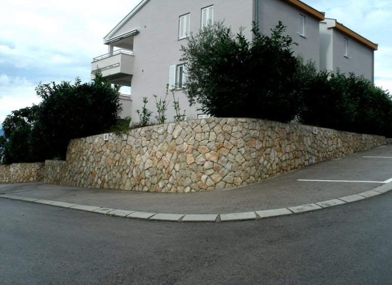 kameni-zid