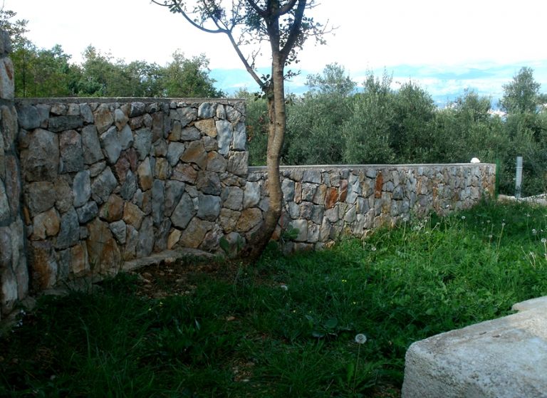 kameni-zid