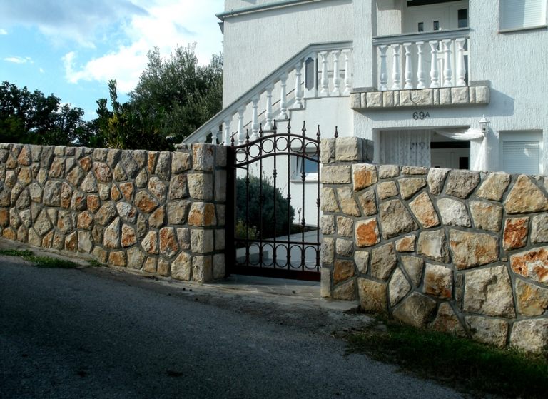 kameni-zid
